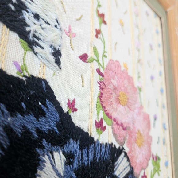 Vintage Hand Embroidered Linen Cat Picture Framed - Picture 3 of 3